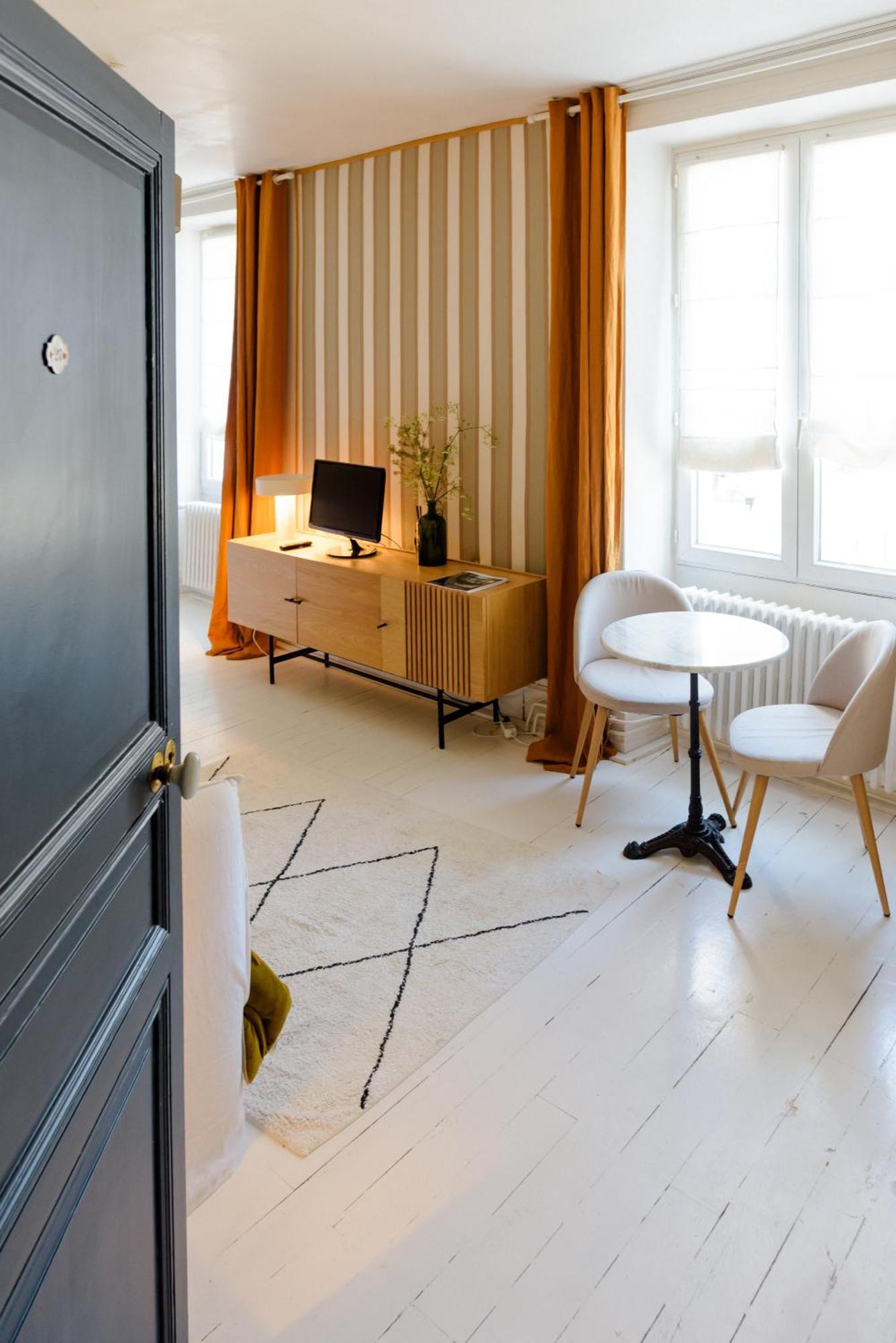 Aux Couleurs De Neuvy Hotel Kültér fotó