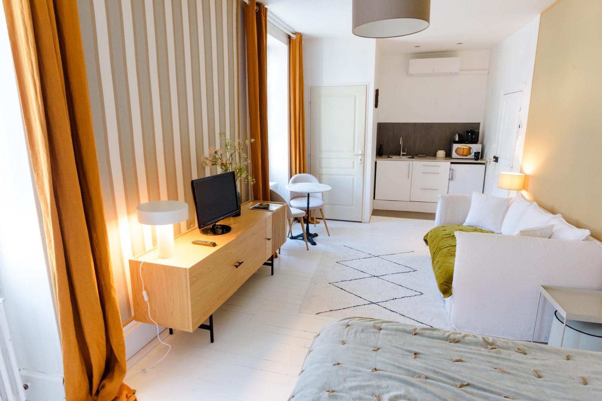 Aux Couleurs De Neuvy Hotel Kültér fotó